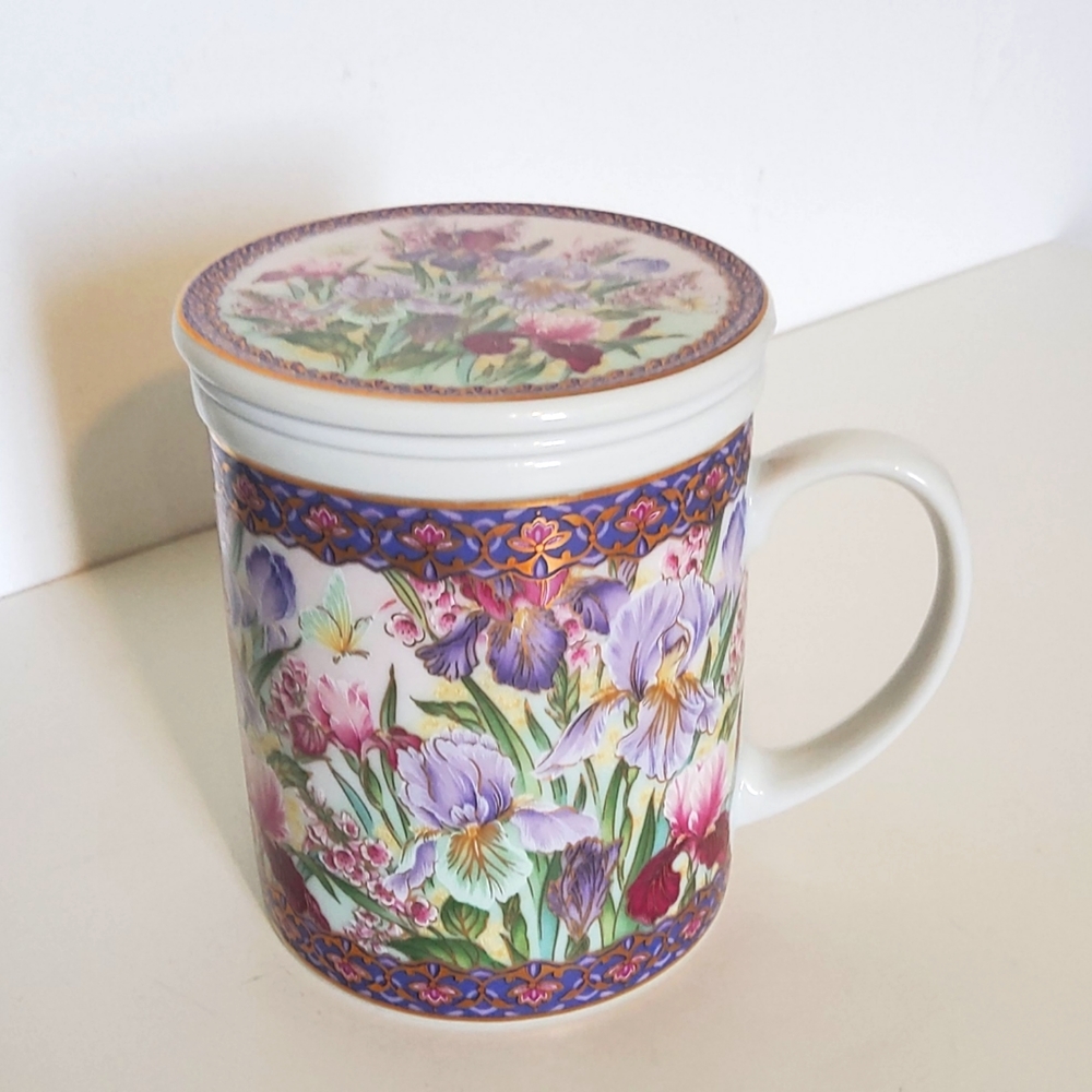 Vintage Windward ceramic floral tea cup with lid and strainer